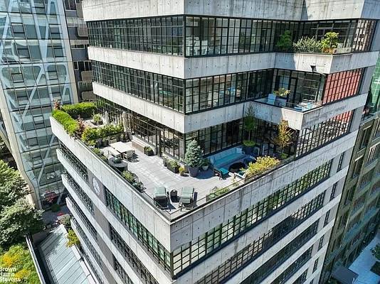 FULLY FURNISHED 3BR/2.5BA PENTHOUSE IN MEATPACKING DISTRICT OVERLOOKING THE HIGH-LINE