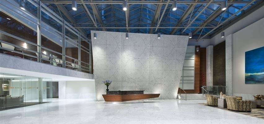 No Fee, Studio Apartment with New Finishes located in Murray Hill, Luxury Amenities