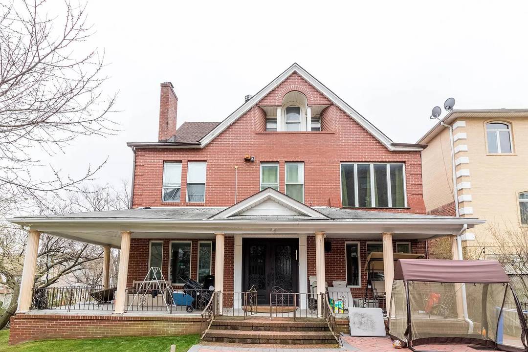 Two Family Home In a Heart of Kew Gardens