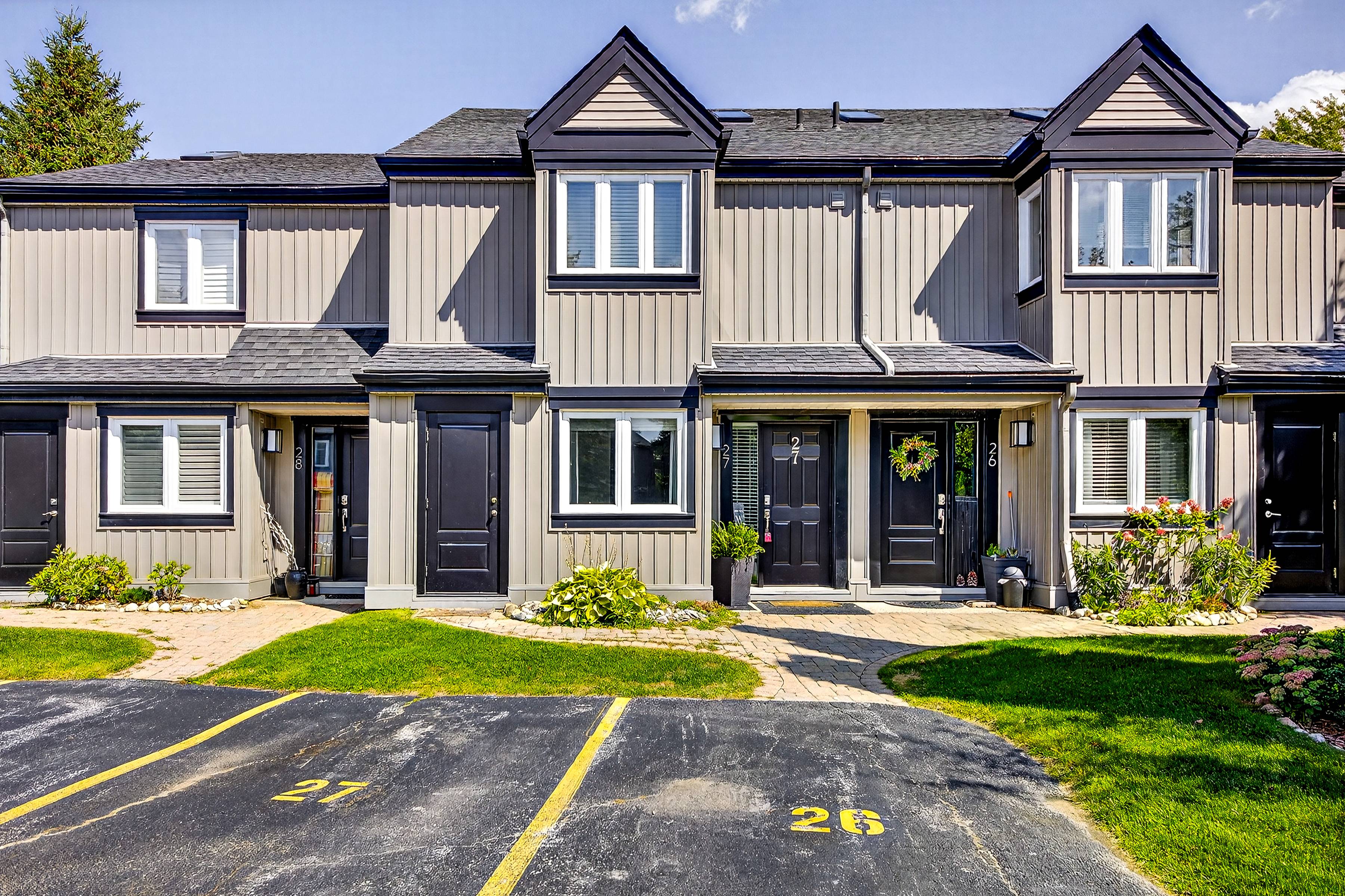 3 Bdrm Townhome Steps From Georgian Bay