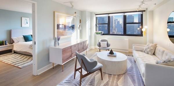 STUNNING 1 Bedroom in the HEART of Midtown with Doorman, laundry and gym