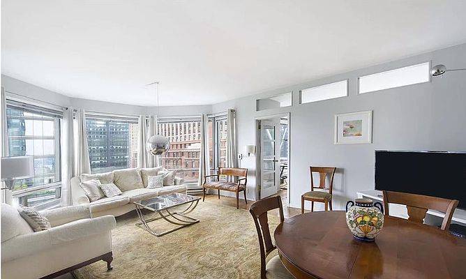 Dazzling and Chic 2 bedroom in Hells Kitchen with Central Park Views