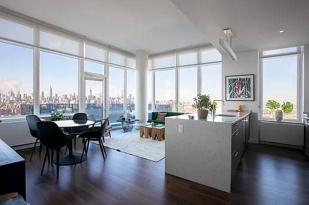 Luxury 3BR/3BA in Pristine Williamsburg Building Flooded with Amenities