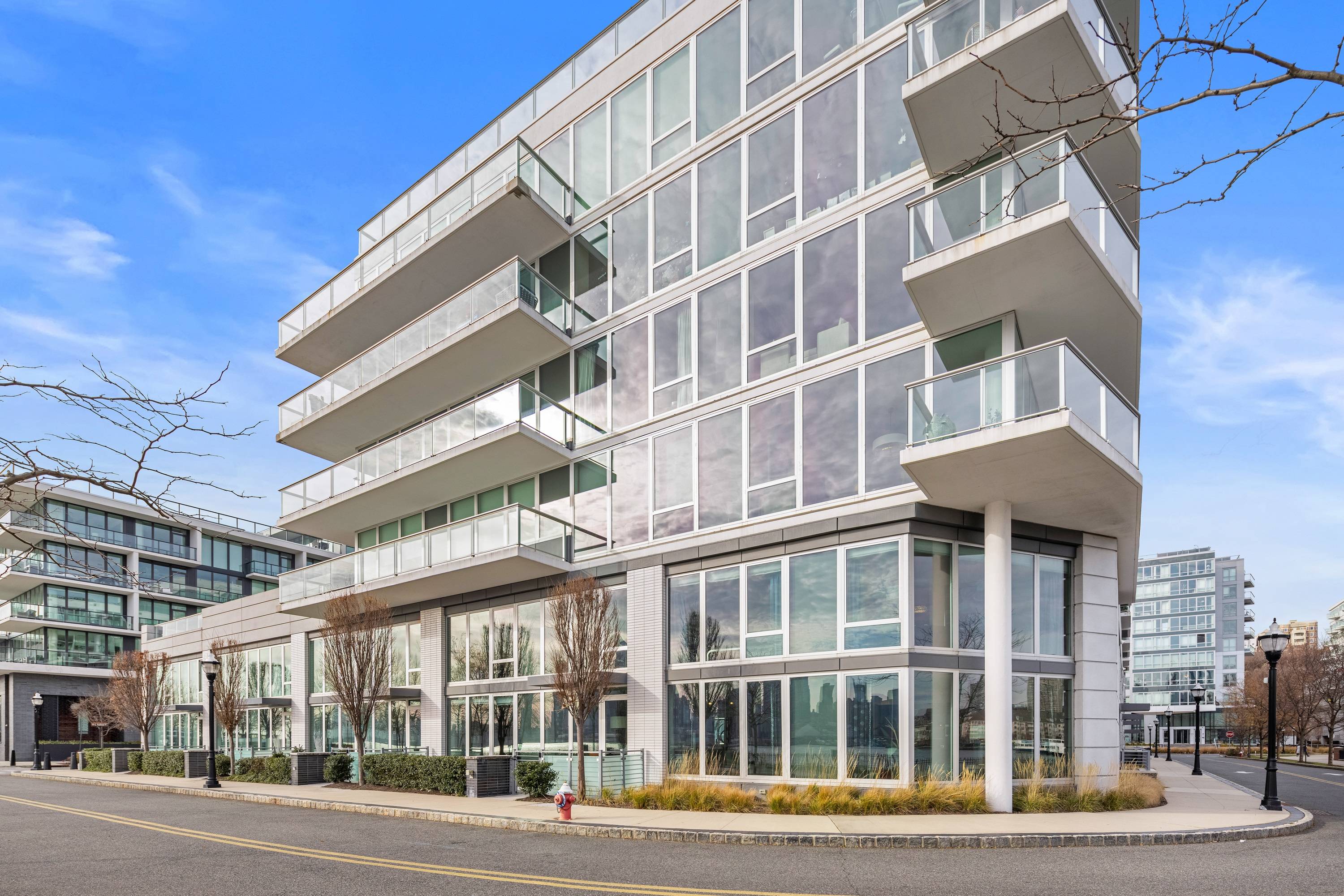 3 Bedroom Luxury Waterfront Condo For Sale