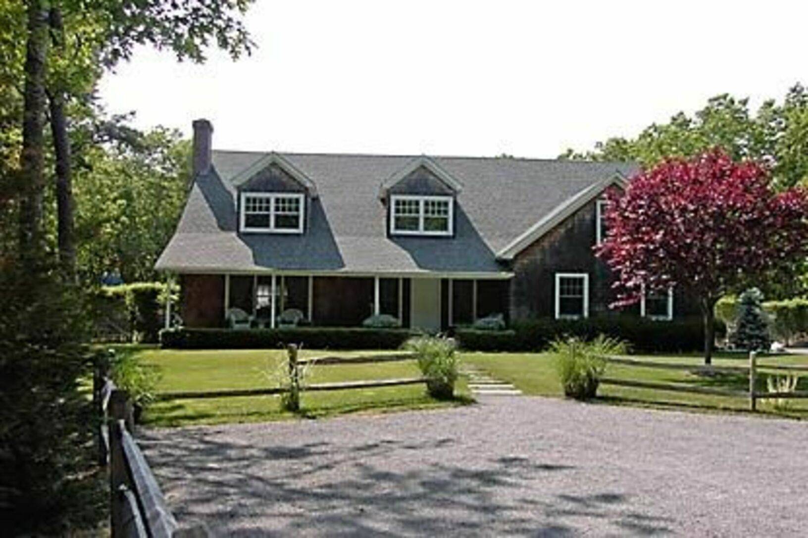 SPECIAL, SPACIOUS 5 BEDROOM  HOME WITH HEATED POOL