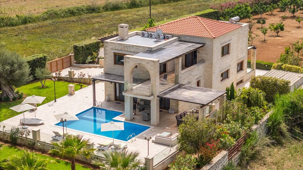 STONE VILLA WITH POOL