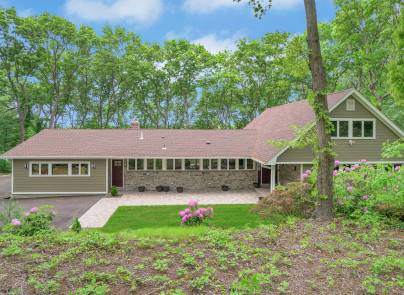 Stunning, Beautifully Appointed Farm Ranch In Melville