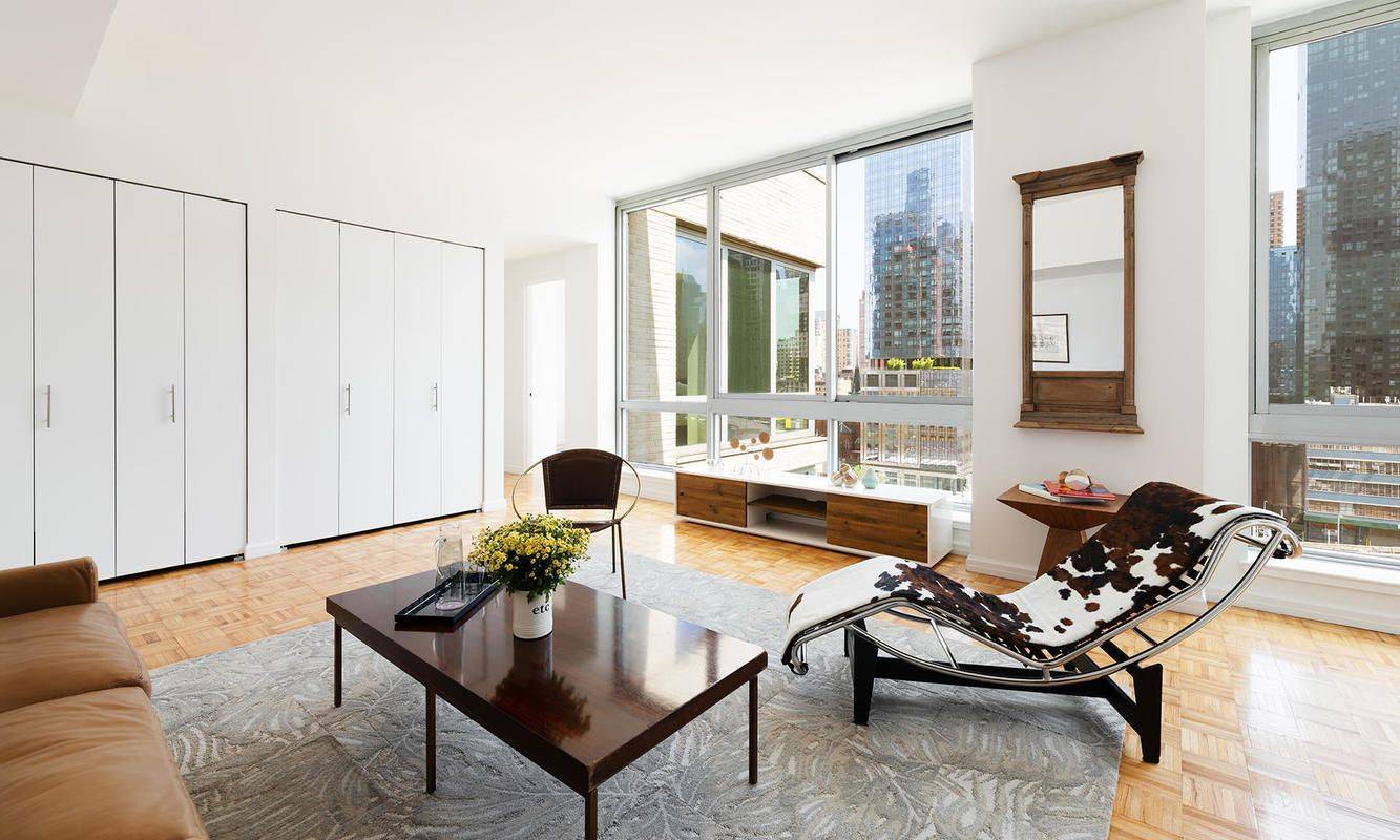Sun-Filled 3 Bed 3 Bath with Private Terrace in Hudson Yards