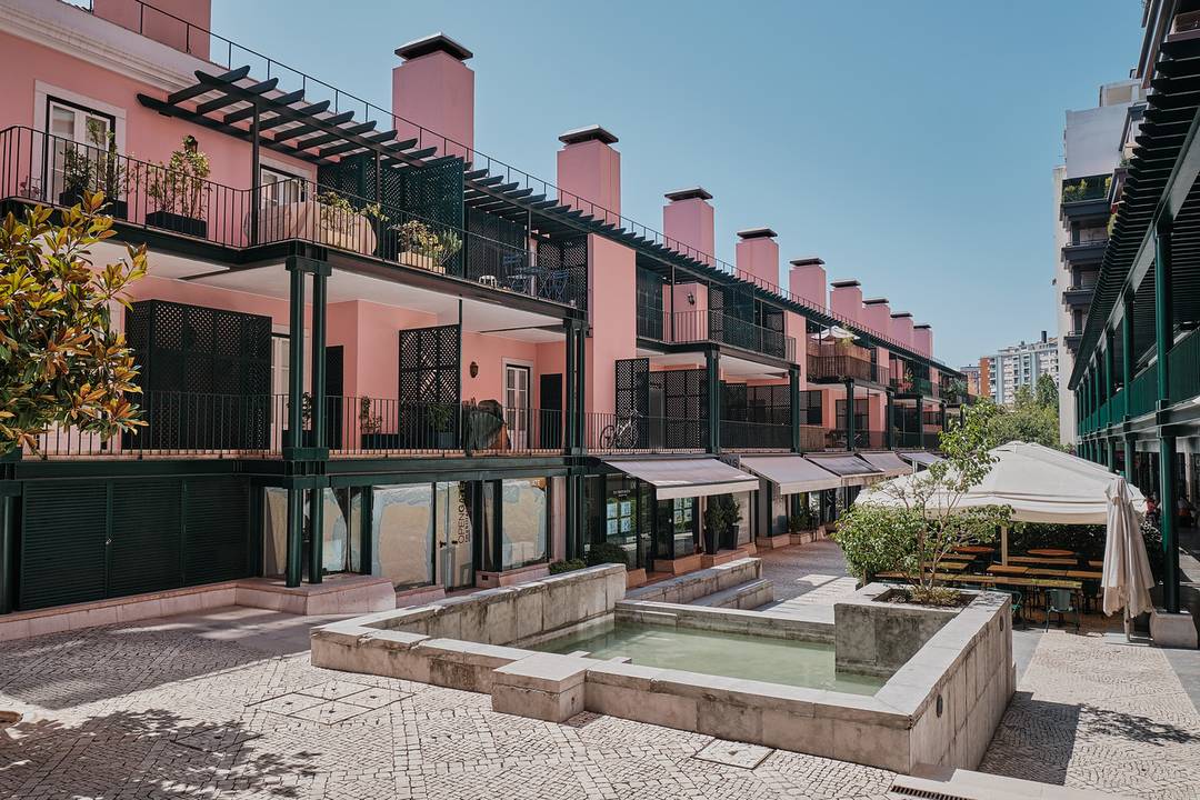 3 bedroom Triplex Townhouse w/ Mezzanine in Amoreiras, Lisbon