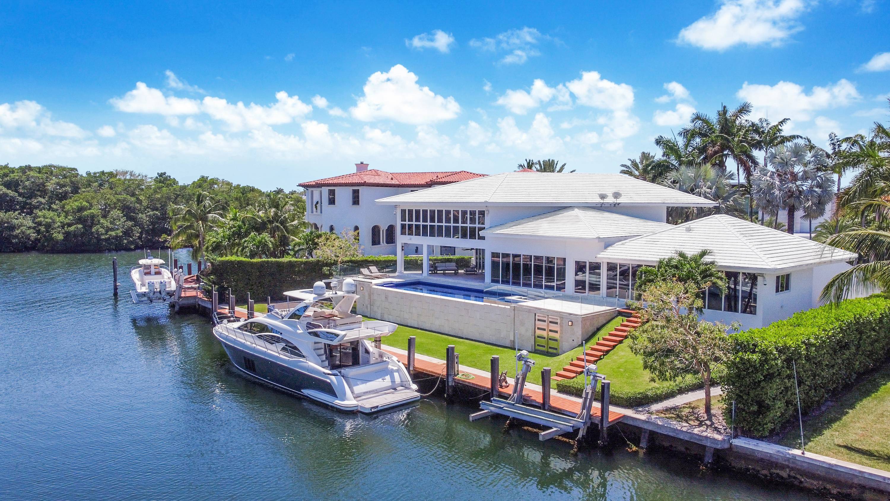 MIAMI'S Gated Neighborhood |  8.763 SF, 5 Bett, 5 Bad