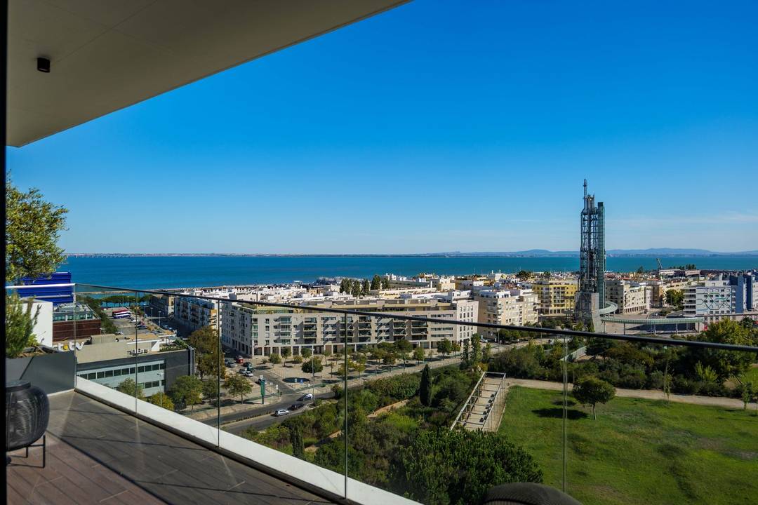 2 Bedrooms Premium apartment | Riverfront | Terrace | 24/7 Concierge Services | Prime Location
