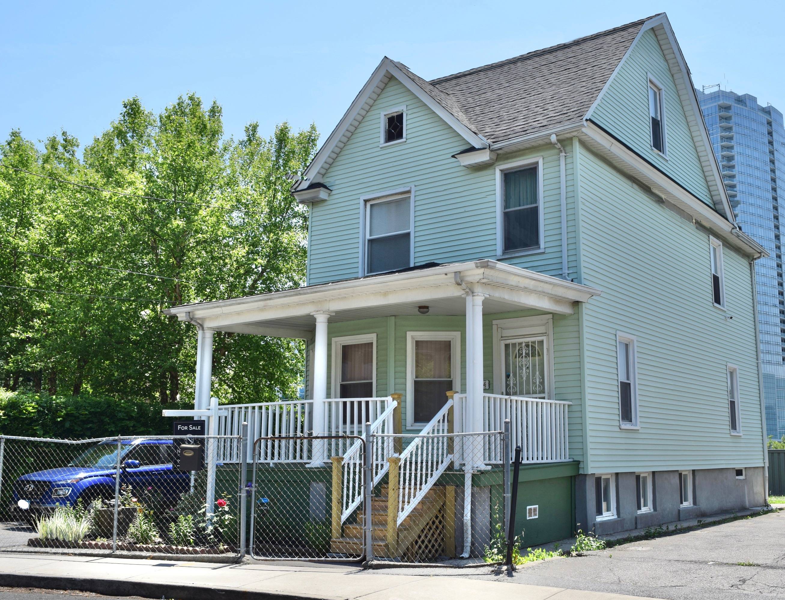14 Vernon Place, Stamford, CT 06902