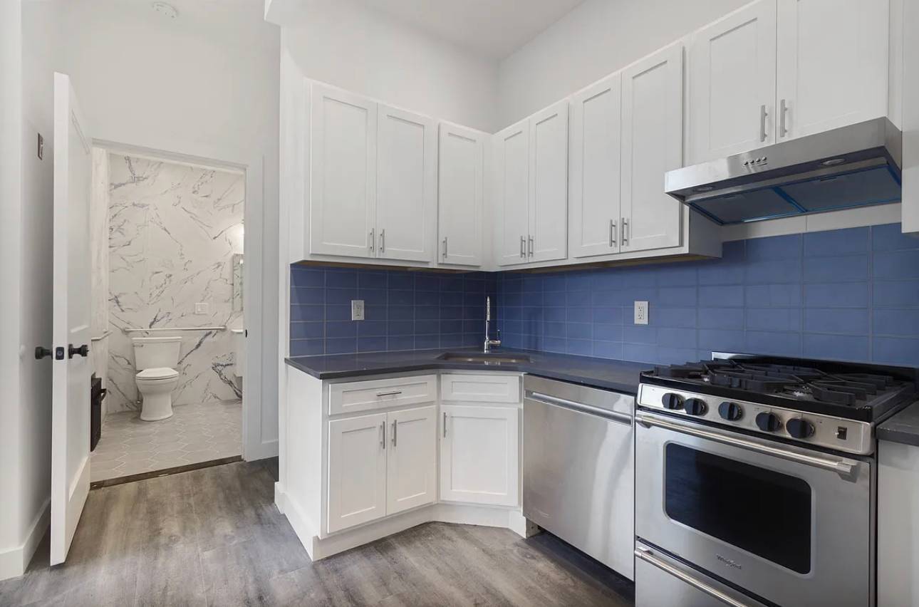 2 Bed/1 Bath Rental in the heart of Sunset w/ Full appliance package