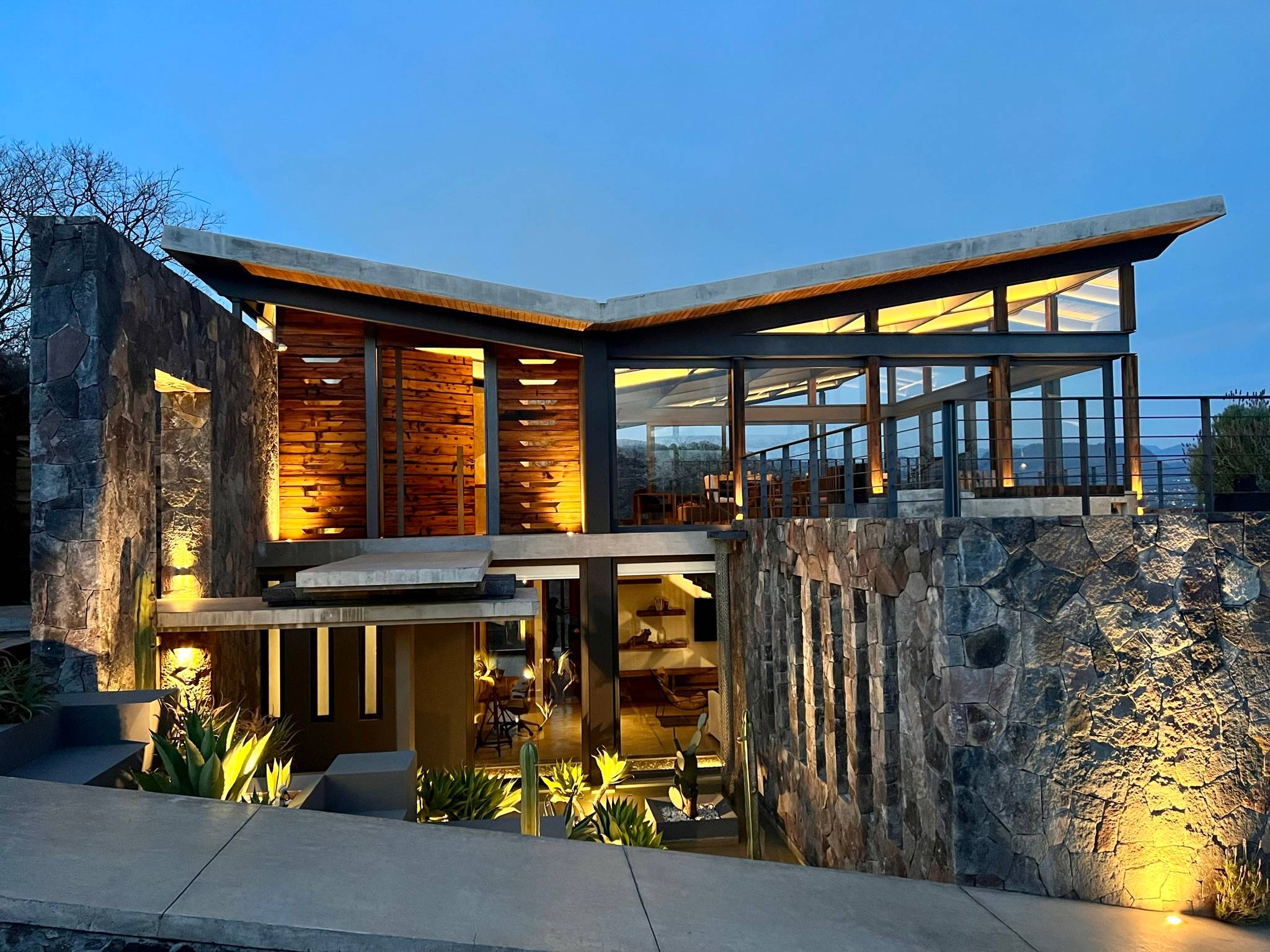 Modern Elegance with Lake Views: Exclusive Sanctuary Residence in Valle de Bravo