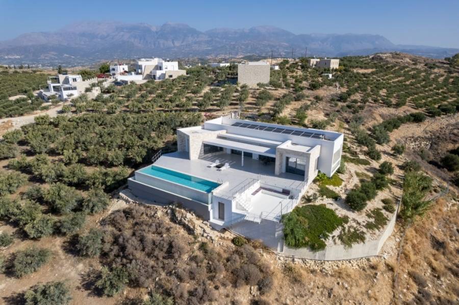 TWO STUNNING VILLAS FOR SALE IN CRETE