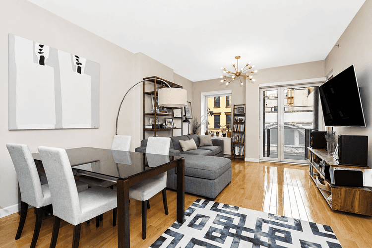 Luxurious 1 Bed/2 Bath + Den in Hell's Kitchen
