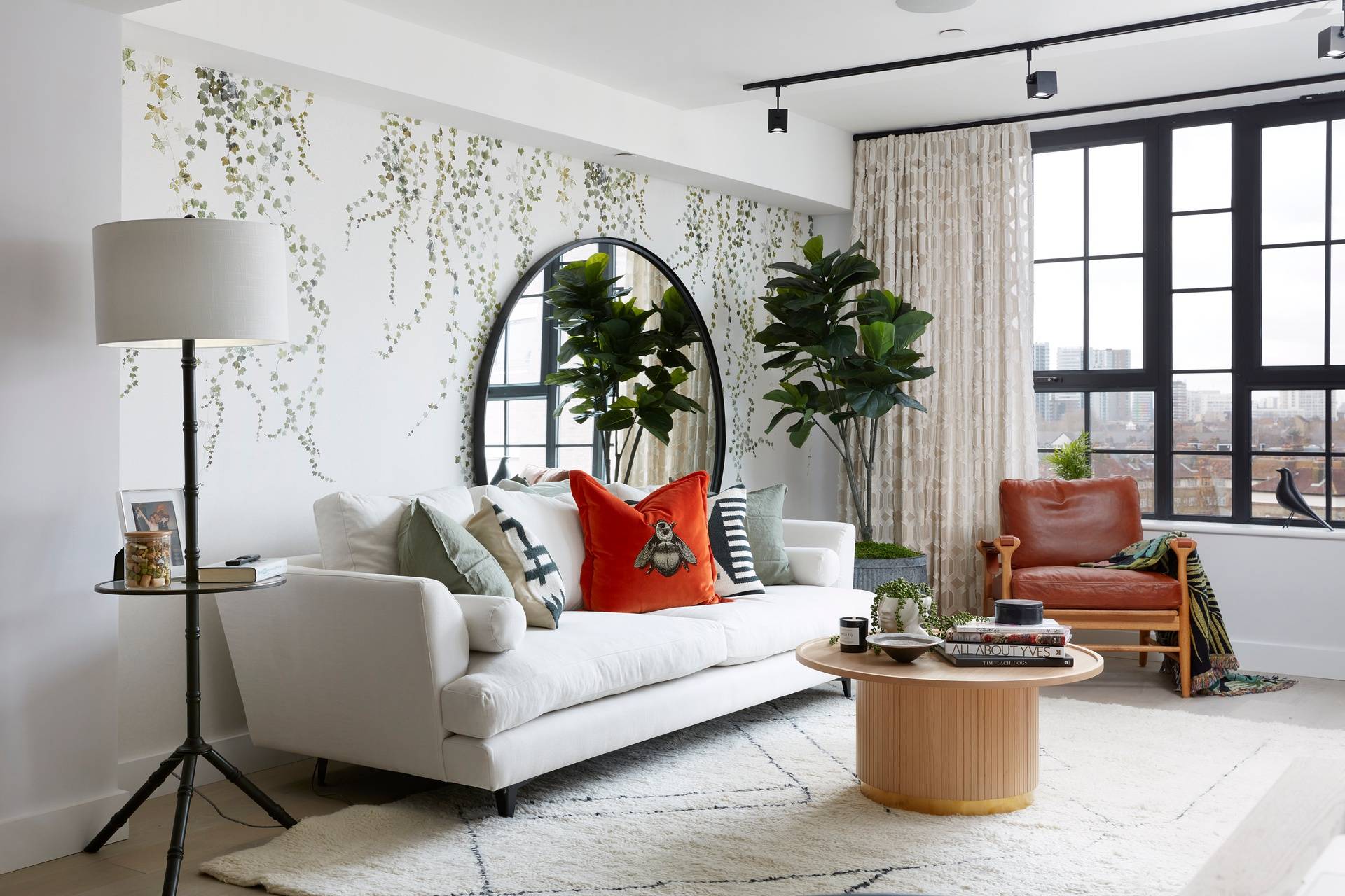 This is landmark living designed across heritage and newly built contemporary buildings, offering a distinctive 2-bedroom warehouse style apartment.