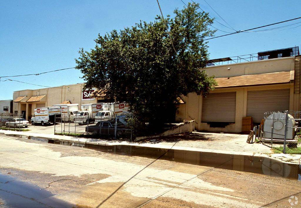 Storage Focused Warehouse with High Ceilings and Excess Parking in Prime Miami Industrial Area