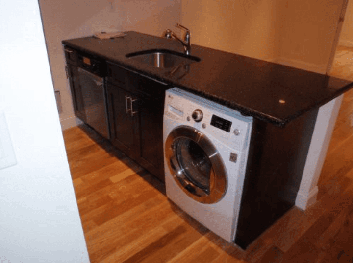 No fee apartment located in Yorkville