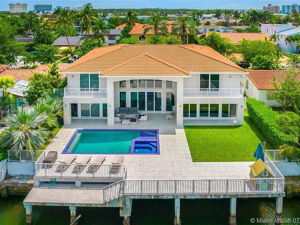 Newly Built Modern Waterfront Home in Eastern Shores, North Miami Beach
