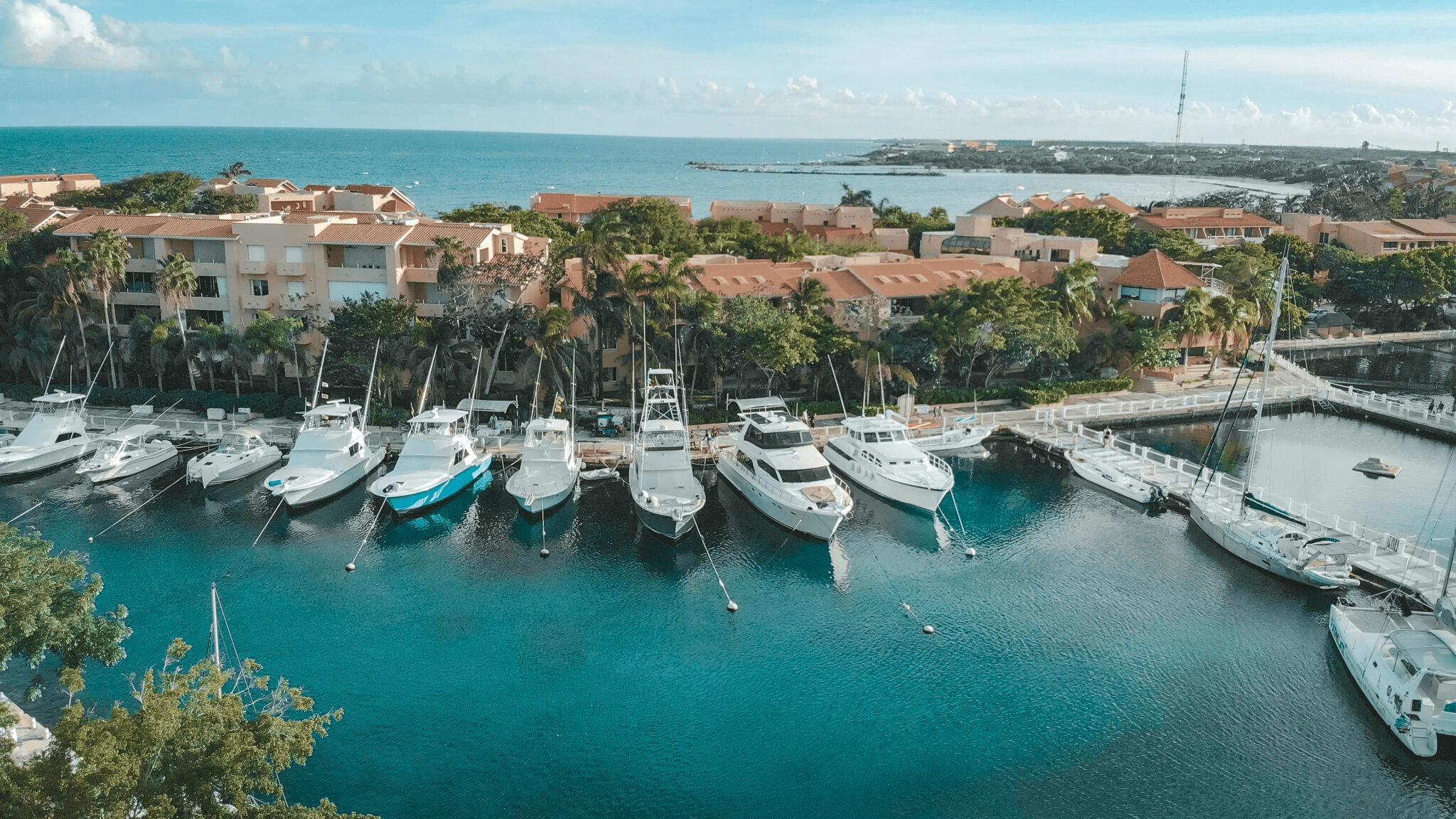 2 BEDROOM APARTMENT IN PUERTO AVENTURAS