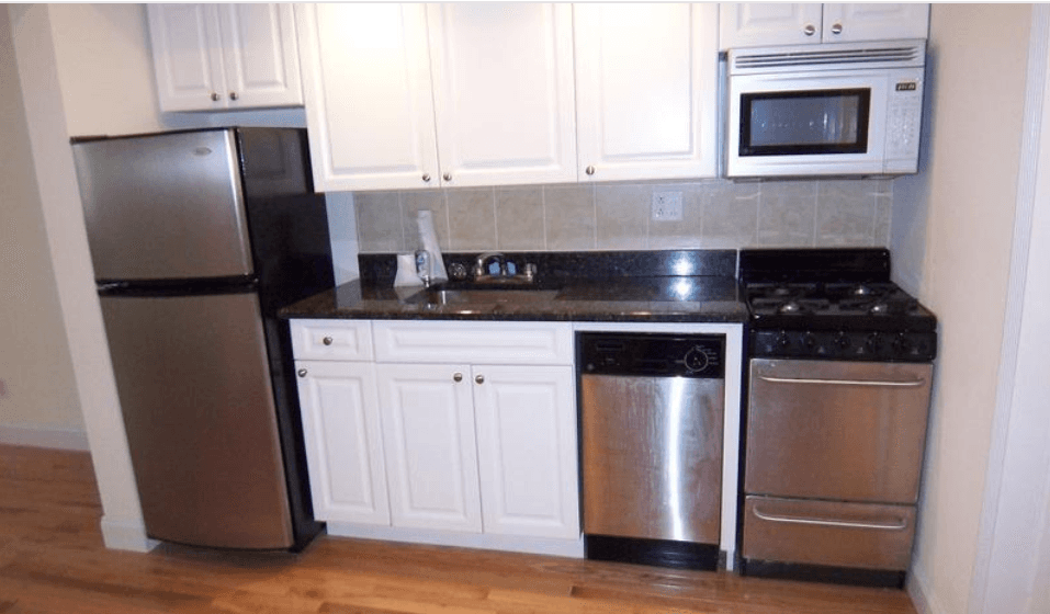 Gorgeous Studio apartment in Hell's Kitchen,Prime Midtown West. Near Central Park, Time Square and all Fun light, Bars and great Restaurants.
