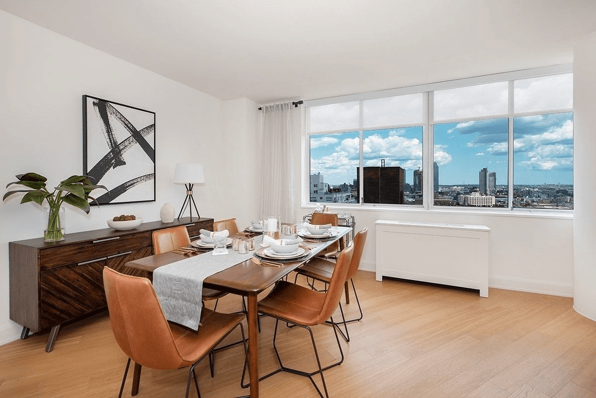 East River & Queensboro Bridge Views!