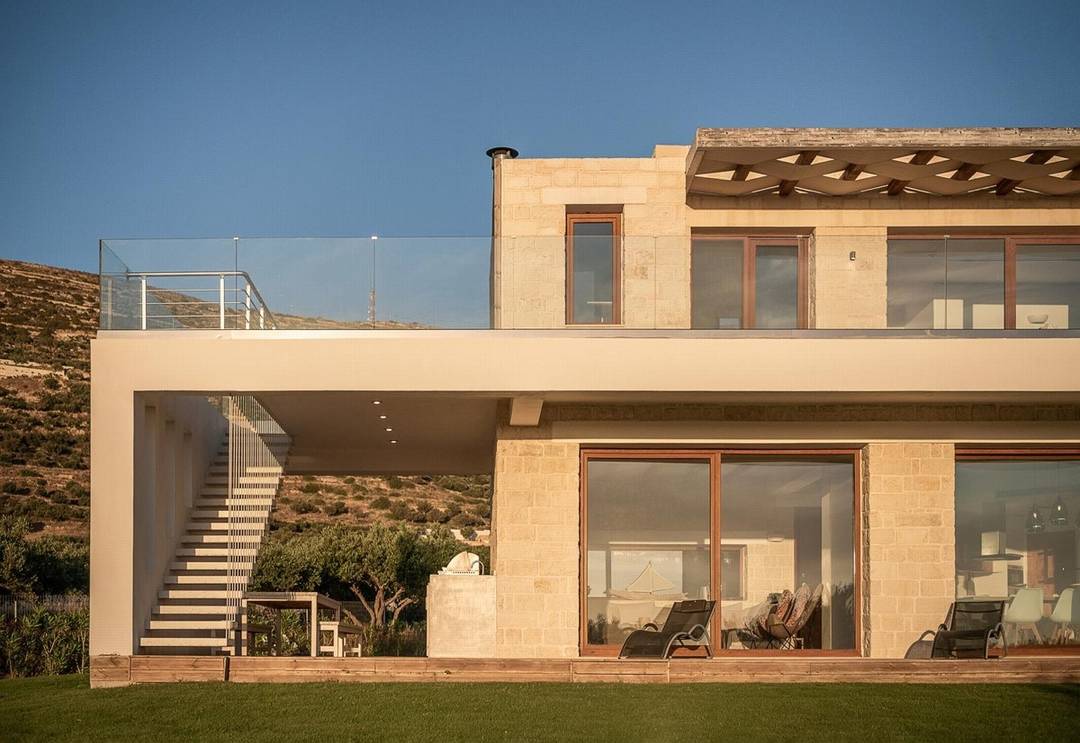 Modern 5-Bedroom Villa with Pool