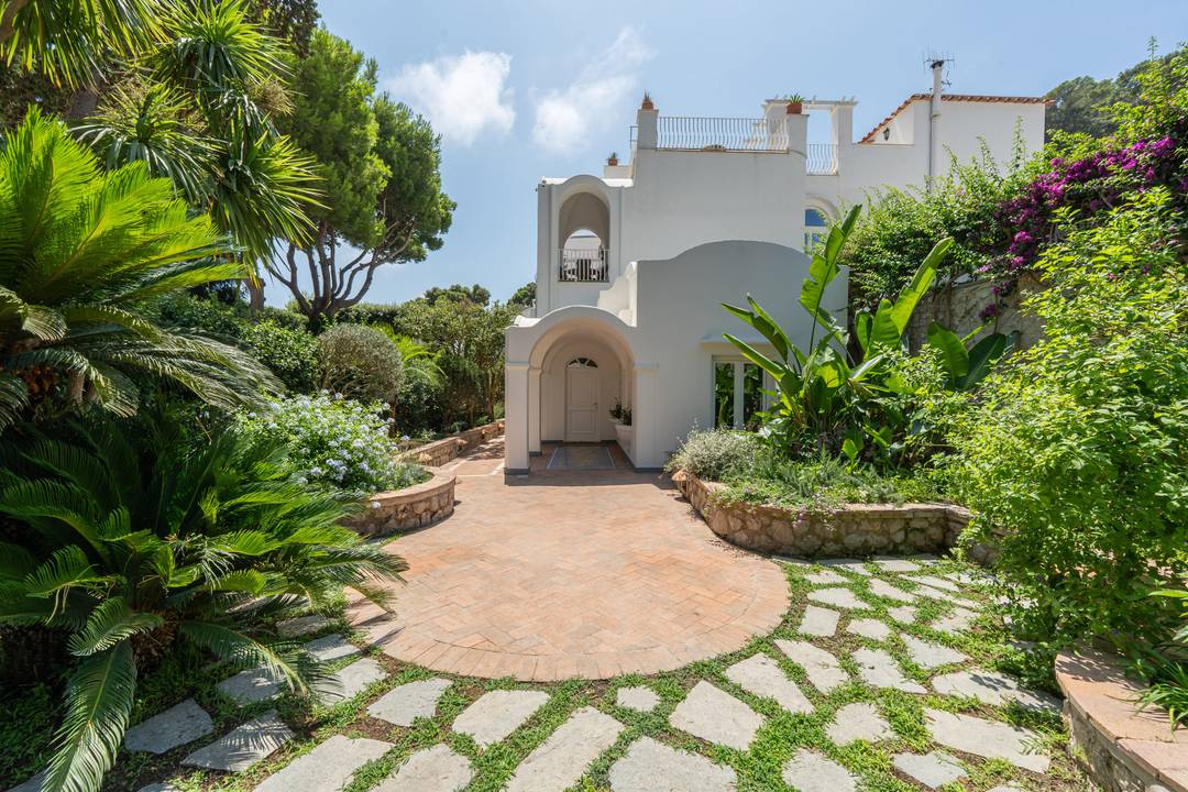 Villa in Capri. Luxury Villa few minutes from La Piazzetta