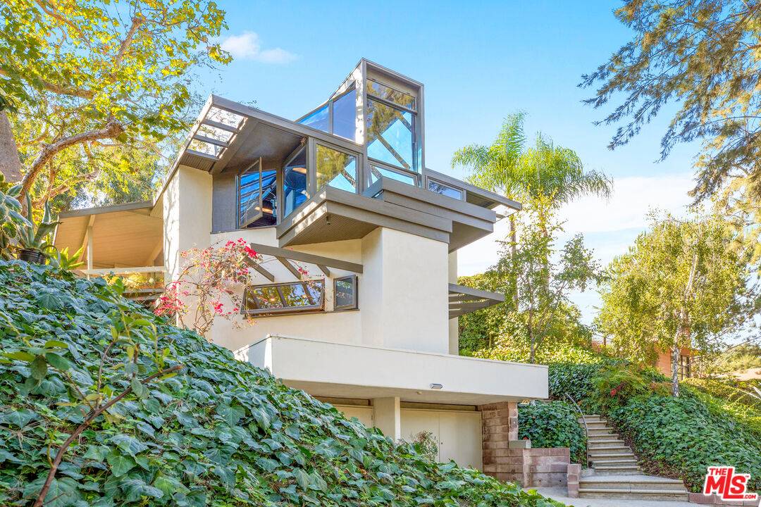 175 Greenfield Ave, Los Angeles, CA, 90049