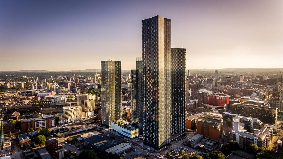 Luxurious Apartment with Aspect Views in East Tower, Deansgate Square