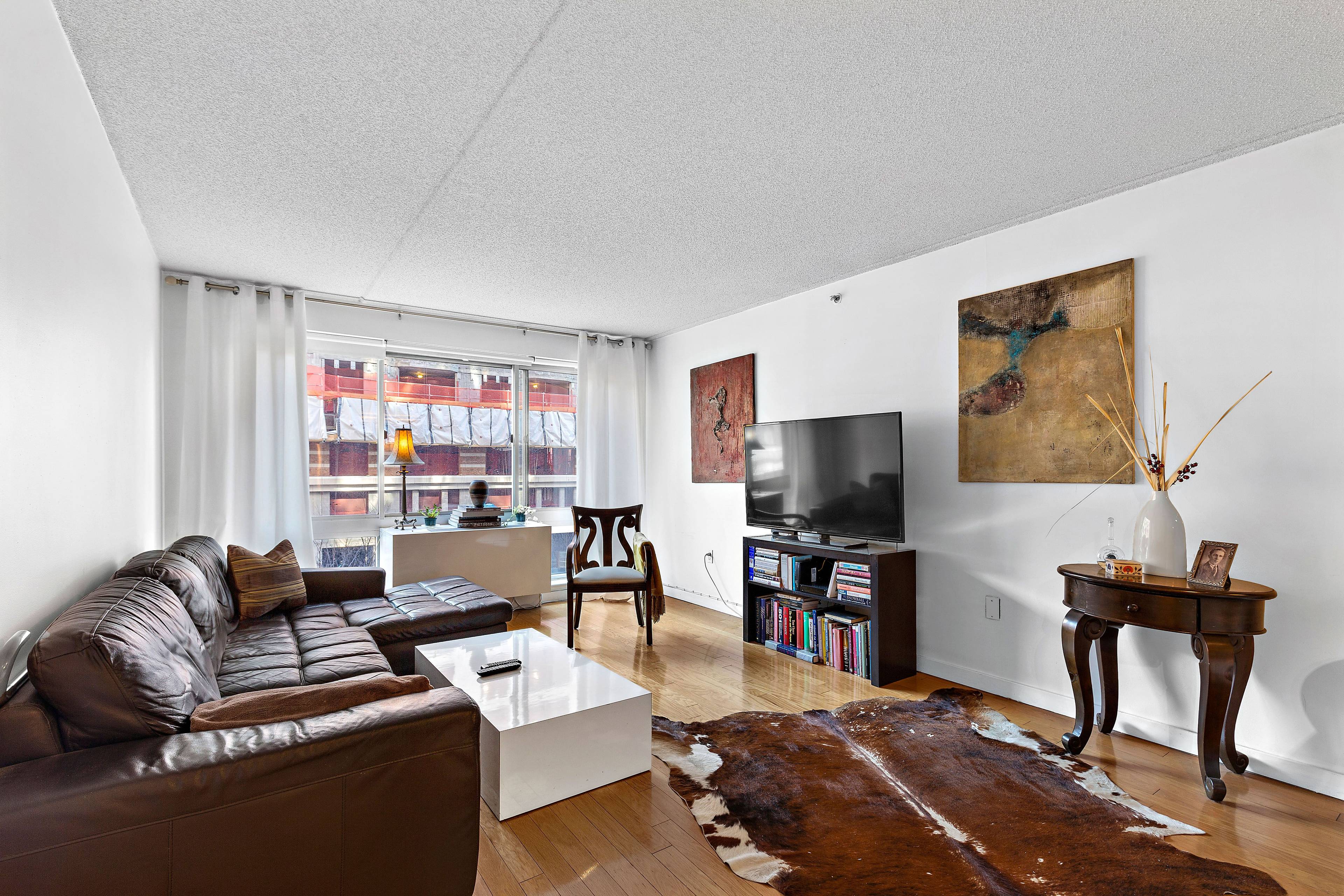 Just Listed !!! ONE BEDROOM Condo in West Chelsea !! Spacious and Sunny !!!