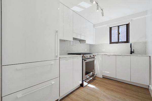 Spacious 2 Bedroom Chelsea Apartment