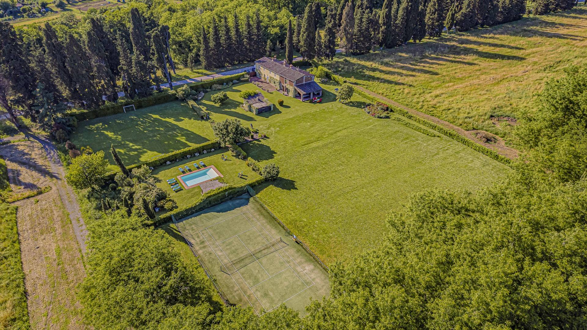 Elegant Farmhouse in the Hills of Lucca