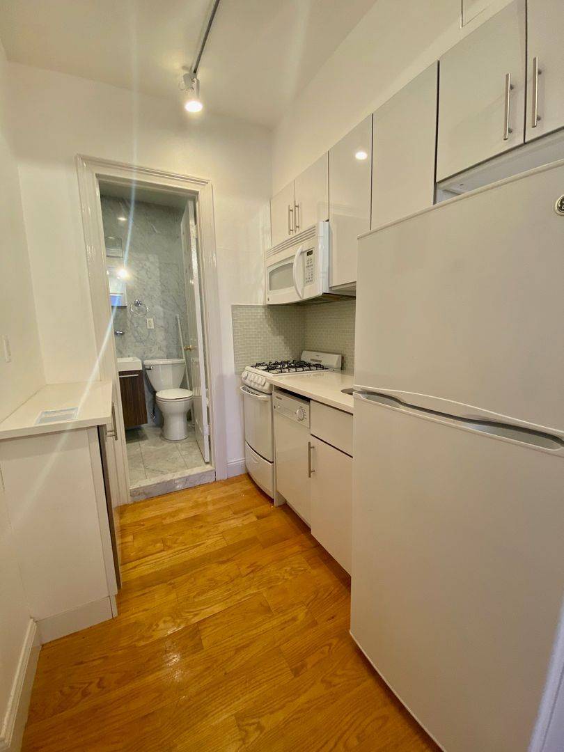 3 months free + no fee NoLIta location NYC  dining, nightlife. Incredibly convenient for transit – less than a minute to the subway! Conveniently located near the 6, N, R, B, D, F, M subway lines. Easy commute