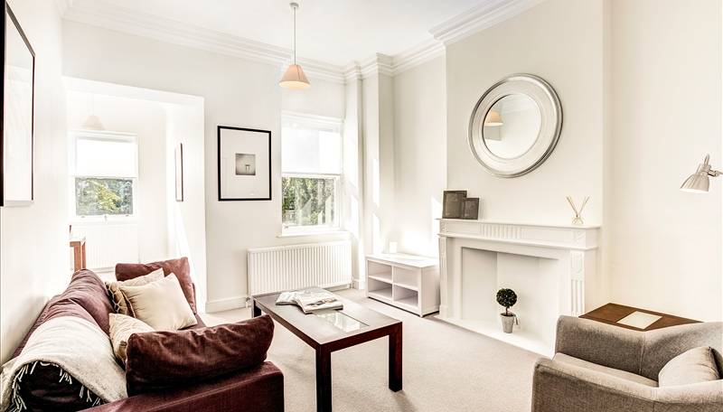 Somerset Court, Kensington: Elegant two-bedroom Regency apartment with period charm