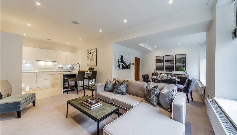 Riverside Two-Bedroom Apartment in Palace Wharf