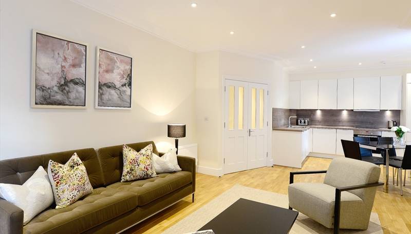 This period apartment is based on the ground floor enclosing three good sized bedrooms and two bathrooms, set in Victorian Mansion Block.