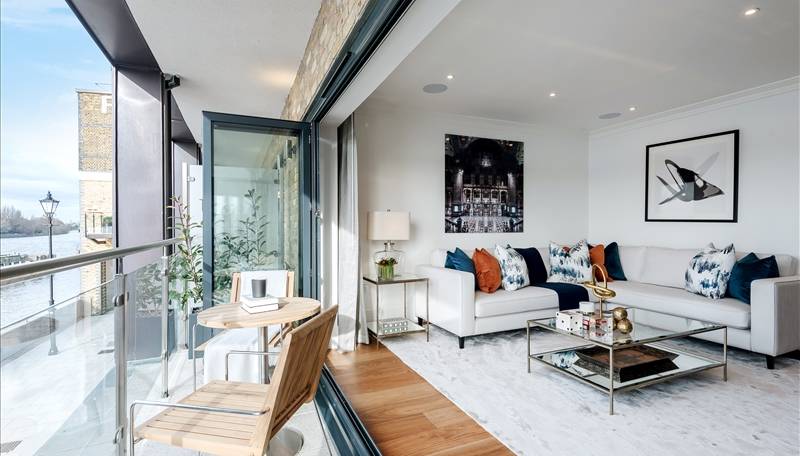 3-Bed, 3-Bath Riverside Townhouse Overlooking the Thames