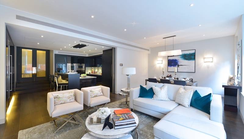 This spectacular, interior designed two-bedroom, north west facing, split level Mayfair apartment with two private terraces, is located on Duke Street, just off Oxford Street.