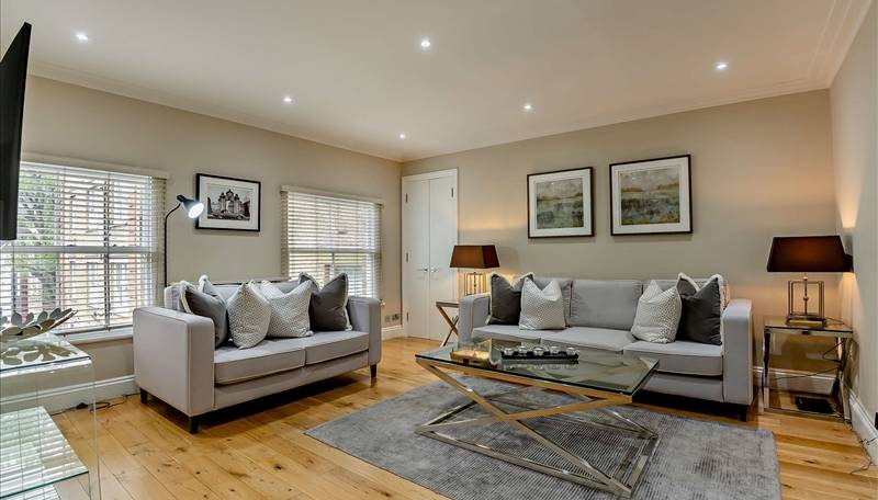 One-Bedroom apartment in a private block in the heart of Mayfair