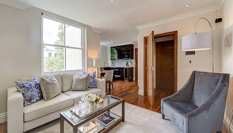 A superbly refurbished one bedroom one bathroom apartment (474 sq ft) located on the third floor within a stunning Grade II listed building with access to beautiful communal gardens.