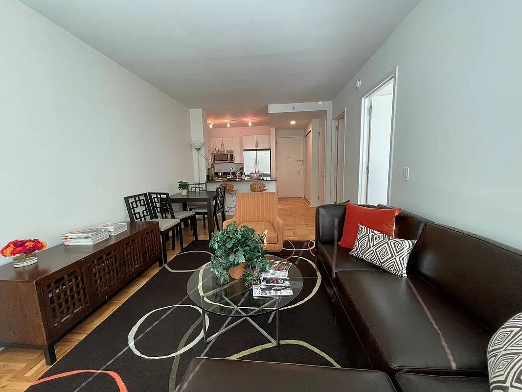 Quiet One bedroom in Carnegie Hill Place-Upper East Side