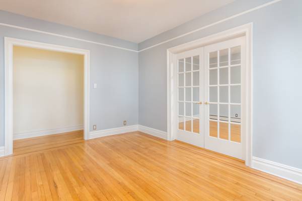 LANDLORD PAYING 1/2 FEE!! 2 bd available on Washington St!