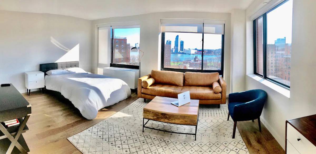 NO FEE Extra Large Studio High Floor with Great Views