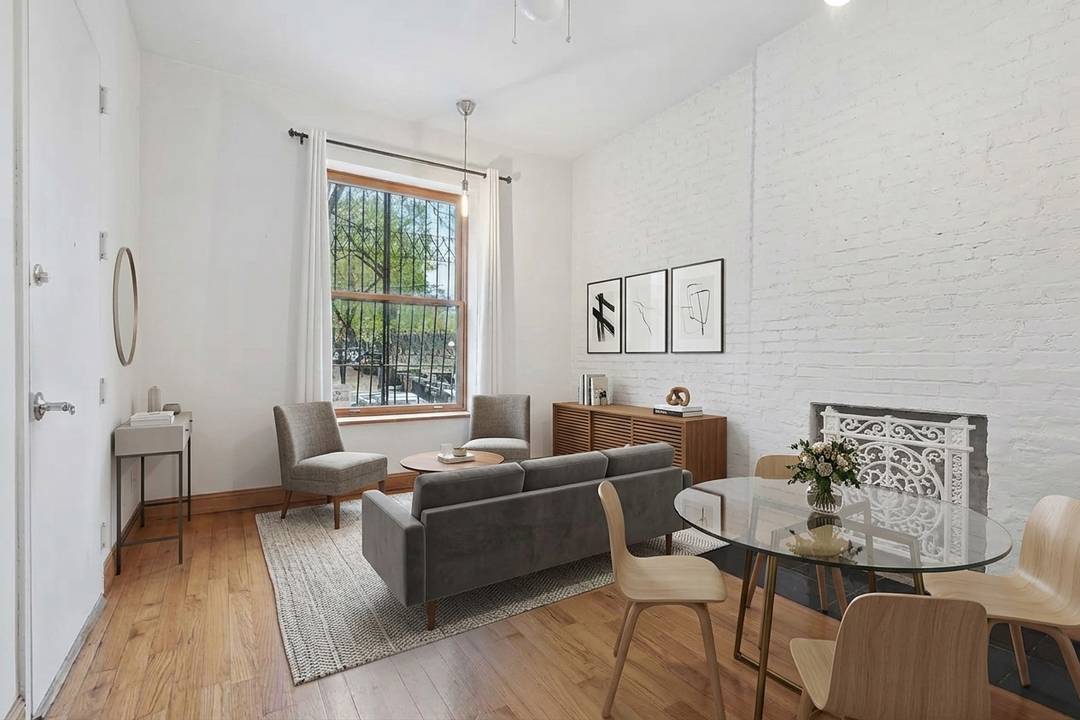 Charming Two-Bedroom on the Parlor Floor of a Historic Brownstone by the Morris-Jumel Mansion