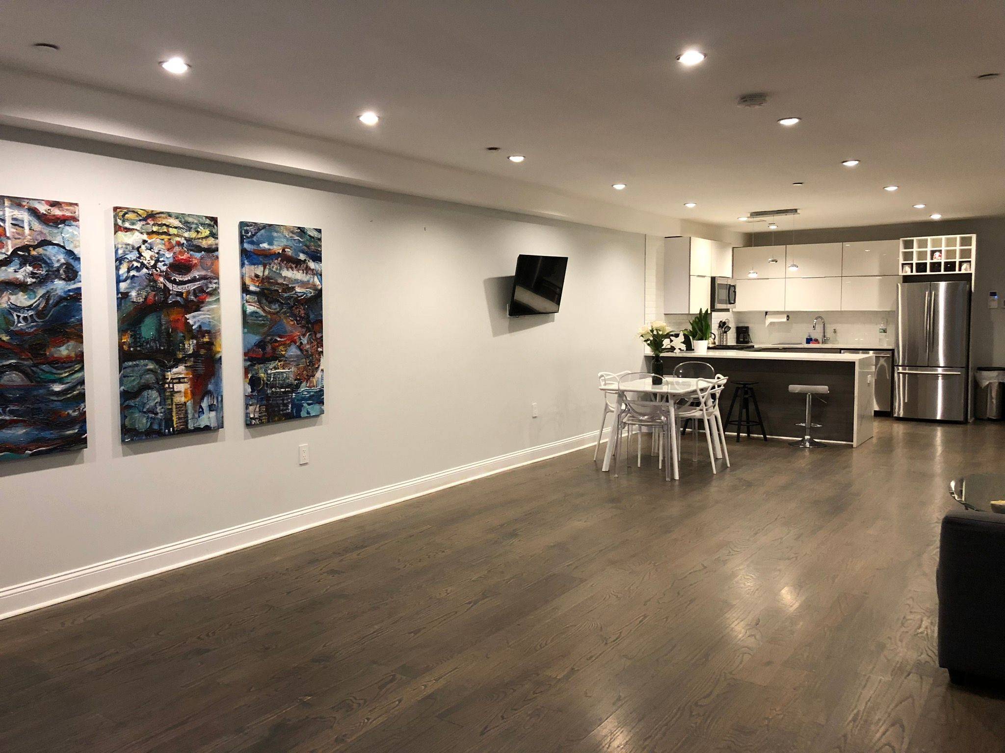 Luxurious & Modern 1,400 square foot Duplex with Shared Patio Oasis