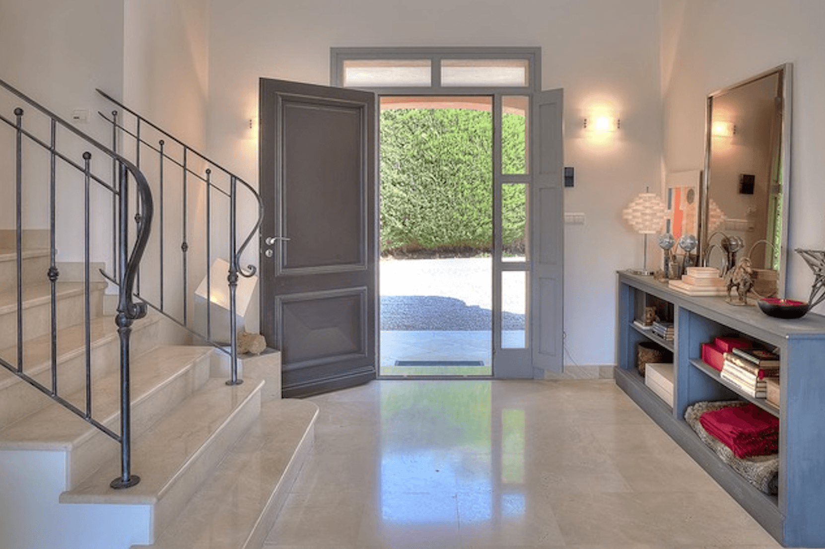A very chic villa with swimming pool located close to  the beautiful village of Mougins