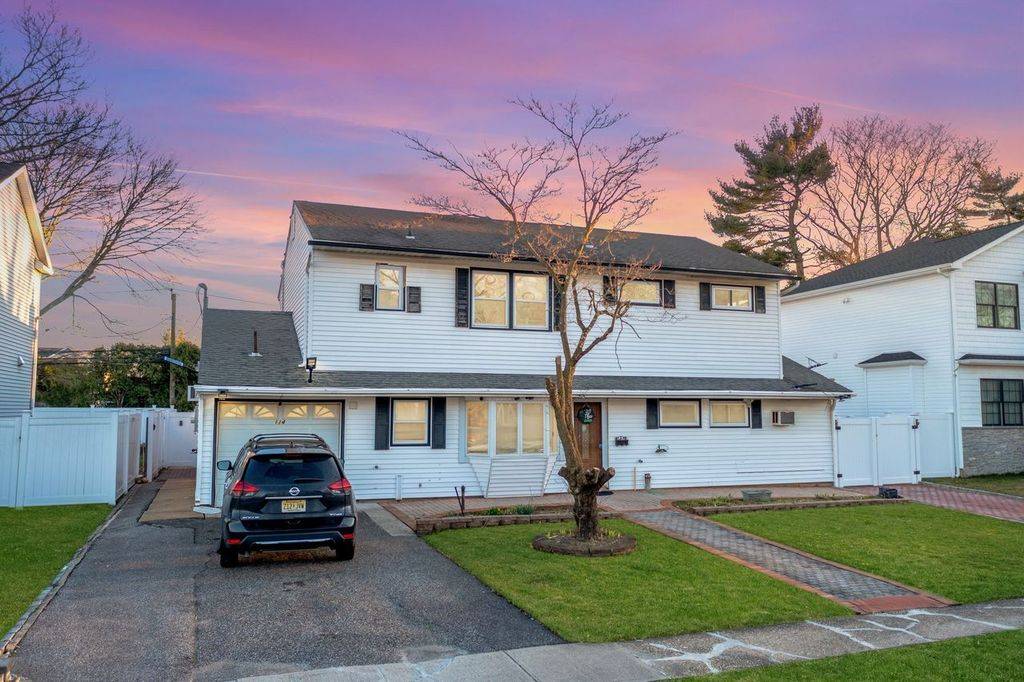 Three Bedroom rental in Syosset