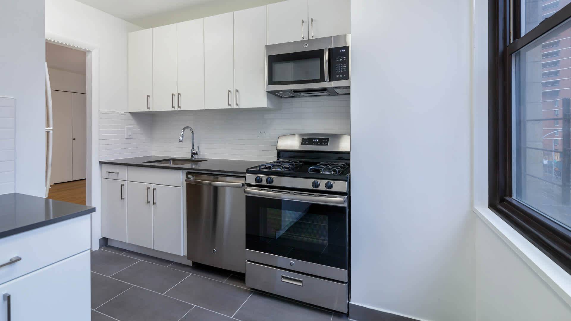 NO FEE, SPACIOUS, 2 BEDROOM/2BATHROOM APARTMENT IN LUXURY MIDTOWN EAST BUILDING